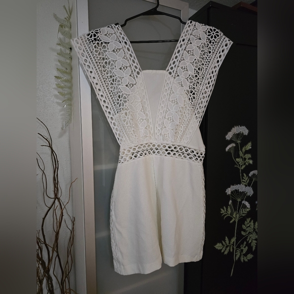 DO+BE Women's white lace cutout romper size medium - Picture 2 of 5